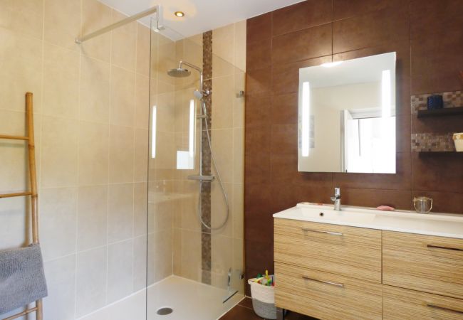 Villa à La Garde-Adhémar - Le Mas de la Toulissière, piscine et jardin en Drôme Provençale Villa à La Garde-Adhémar - Le Mas de la Toulissière, piscine et jardin en Drôme Provençale