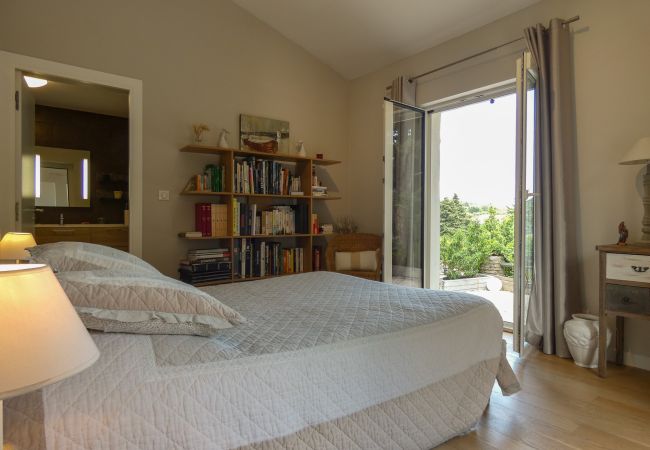 Villa à La Garde-Adhémar - Le Mas de la Toulissière, piscine et jardin en Drôme Provençale Villa à La Garde-Adhémar - Le Mas de la Toulissière, piscine et jardin en Drôme Provençale