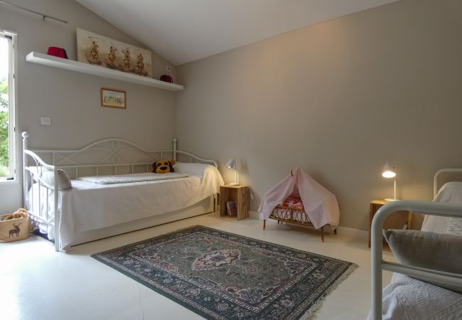 Villa à La Garde-Adhémar - Le Mas de la Toulissière, piscine et jardin en Drôme Provençale Villa à La Garde-Adhémar - Le Mas de la Toulissière, piscine et jardin en Drôme Provençale