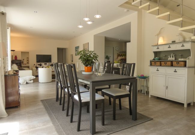 Villa à La Garde-Adhémar - Le Mas de la Toulissière, piscine et jardin en Drôme Provençale Villa à La Garde-Adhémar - Le Mas de la Toulissière, piscine et jardin en Drôme Provençale