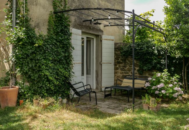 Maison à Rochegude - Maison de village avec piscine et terrain de pétanque – Rochegude, Drôme Provençale Maison à Rochegude - Maison de village avec piscine et terrain de pétanque – Rochegude, Drôme Provençale