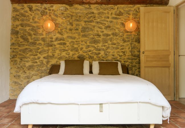 Maison à Rochegude - Maison de village avec piscine et terrain de pétanque – Rochegude, Drôme Provençale Maison à Rochegude - Maison de village avec piscine et terrain de pétanque – Rochegude, Drôme Provençale