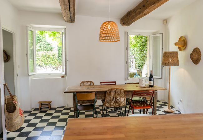 Maison à Rochegude - Maison de village avec piscine et terrain de pétanque – Rochegude, Drôme Provençale Maison à Rochegude - Maison de village avec piscine et terrain de pétanque – Rochegude, Drôme Provençale