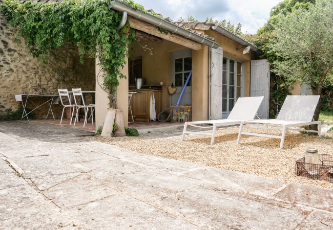 Maison à Rochegude - Maison de village avec piscine et terrain de pétanque – Rochegude, Drôme Provençale Maison à Rochegude - Maison de village avec piscine et terrain de pétanque – Rochegude, Drôme Provençale