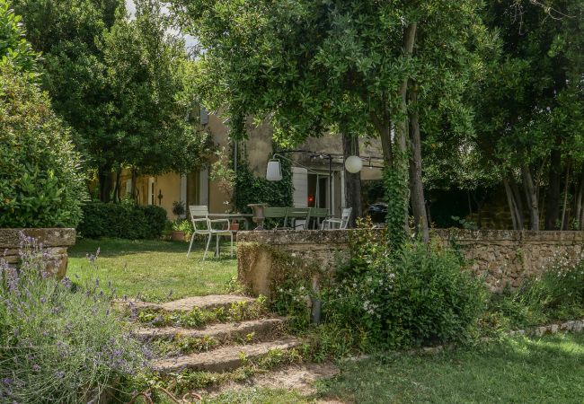 Maison à Rochegude - Maison de village, à Rochegude, avec piscine privée, terrain de pétanque