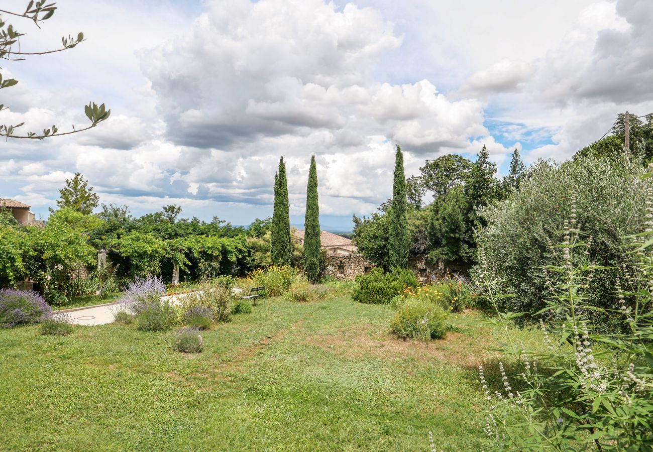 Maison à Rochegude - Maison de village, à Rochegude, avec piscine privée, terrain de pétanque