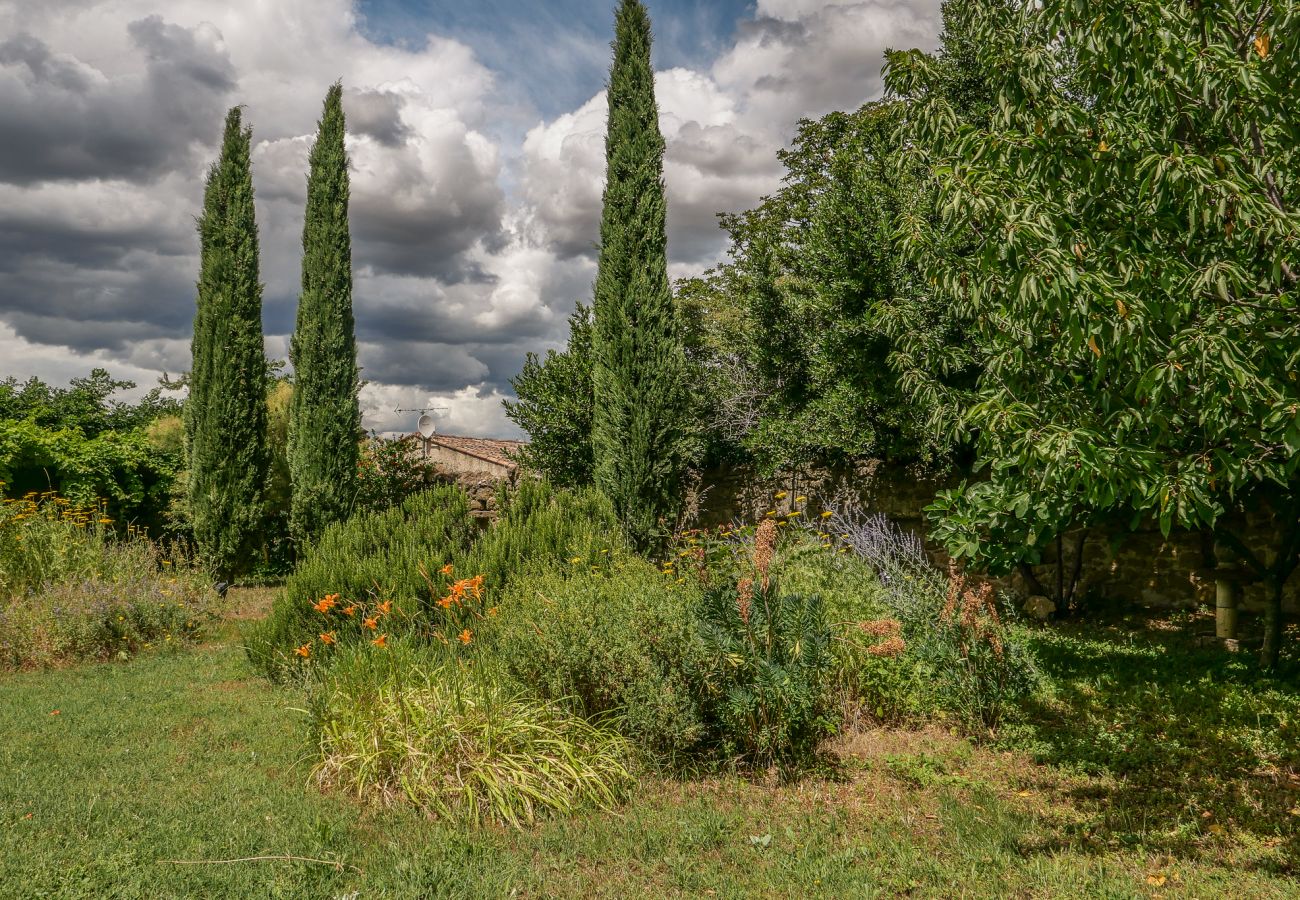 Maison à Rochegude - Maison de village, à Rochegude, avec piscine privée, terrain de pétanque