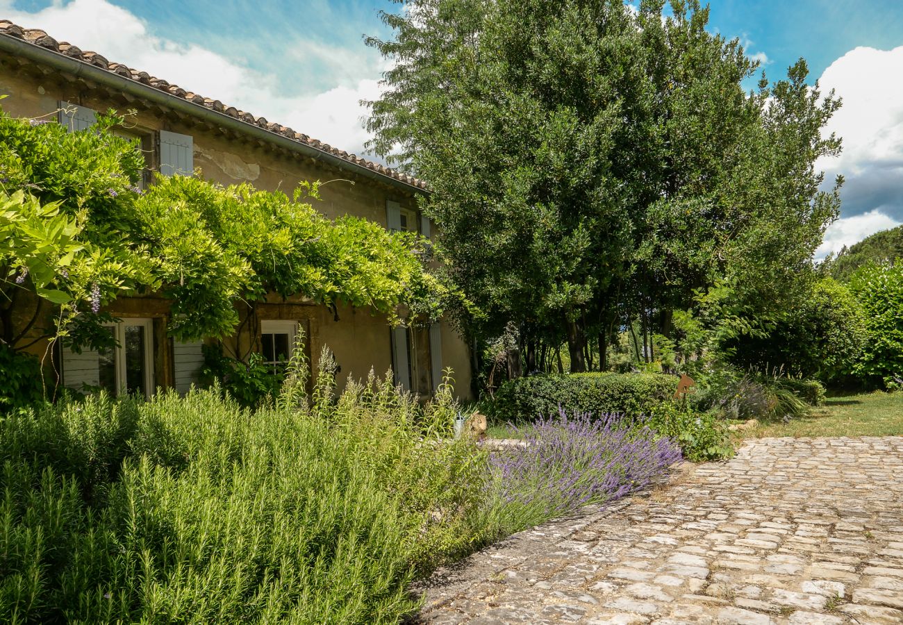 Maison à Rochegude - Maison de village, à Rochegude, avec piscine privée, terrain de pétanque