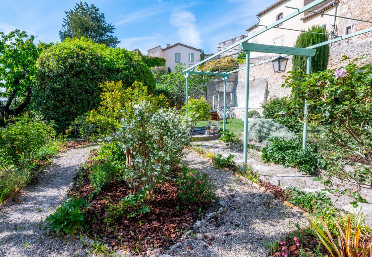 Maison à Grignan - Maison de village, au cœur de Grignan, avec piscine privée