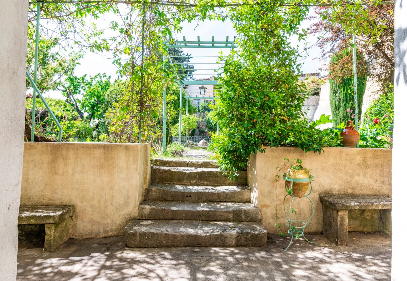 Maison à Grignan - Maison de village, au cœur de Grignan, avec piscine privée