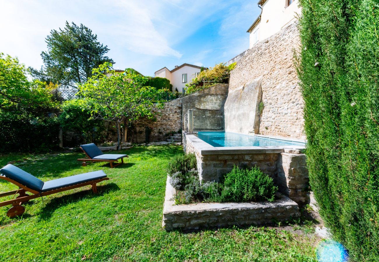 Maison à Grignan - Maison de village, au cœur de Grignan, avec piscine privée
