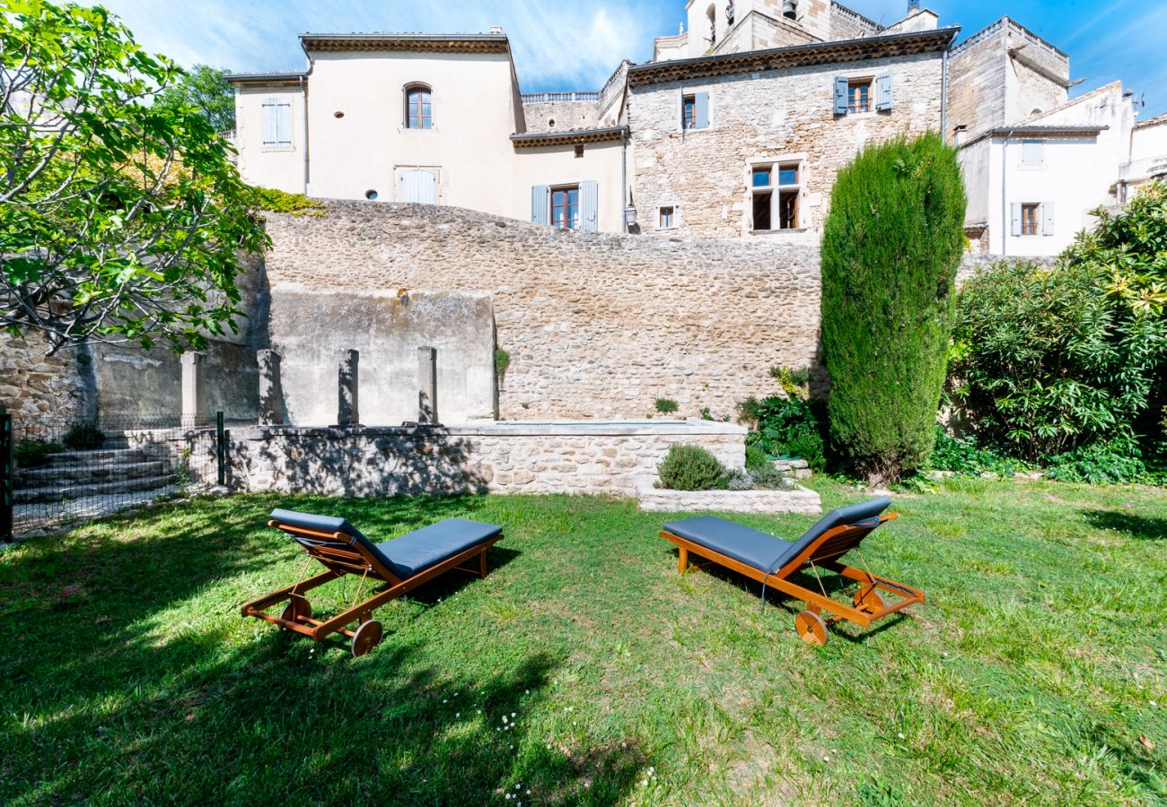 Maison à Grignan - Maison de village, au cœur de Grignan, avec piscine privée