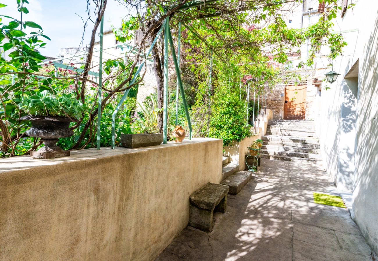 Maison à Grignan - Maison de village, au cœur de Grignan, avec piscine privée