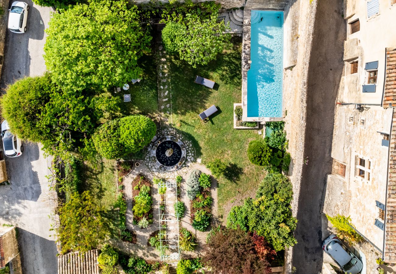 Maison à Grignan - Maison de village, au cœur de Grignan, avec piscine privée