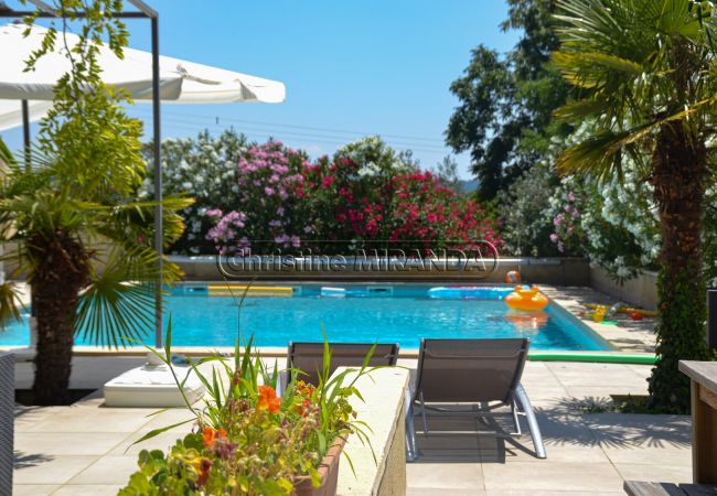 à Valréas - SOLEIL COUCHANT Gîte en provence, piscine chauffée