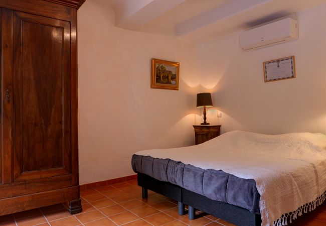 Maison à Sainte-Cécile-les-Vignes - Charmante maison de village avec jardin et piscine privée en Provence Maison à Sainte-Cécile-les-Vignes - Charmante maison de village avec jardin et piscine privée en Provence