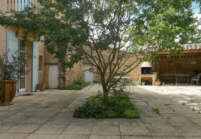 Maison à Sainte-Cécile-les-Vignes - Charmante maison de village avec jardin et piscine privée en Provence Maison à Sainte-Cécile-les-Vignes - Charmante maison de village avec jardin et piscine privée en Provence