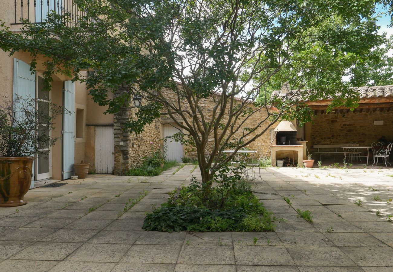 Maison à Sainte-Cécile-les-Vignes - Maison de village avec jardin et piscine en Provence
