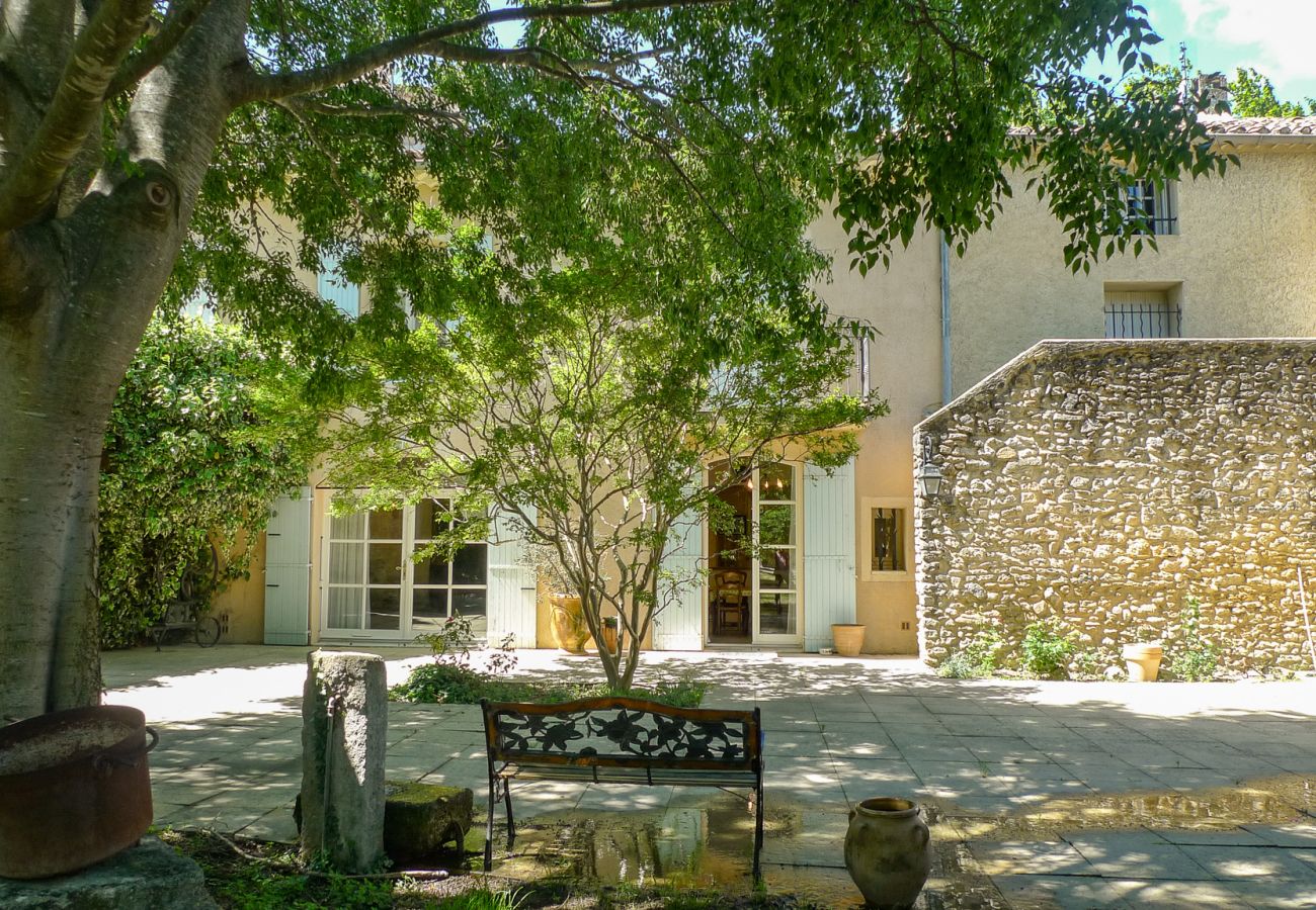 Maison à Sainte-Cécile-les-Vignes - Maison de village avec jardin et piscine en Provence