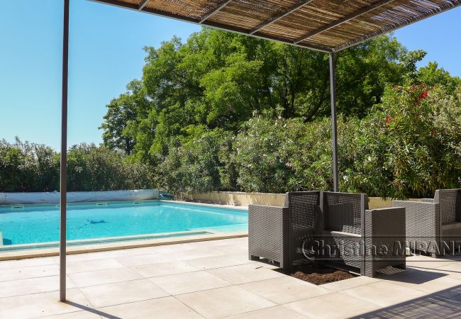 Gîte Rural à Valréas - La Chapelle, gîte avec piscine chauffée en Provence