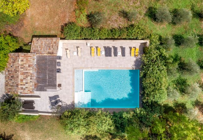 Gîte Rural à Valréas - Gîte Les Lavandes, Mas des Platanes, avec piscine chauffée