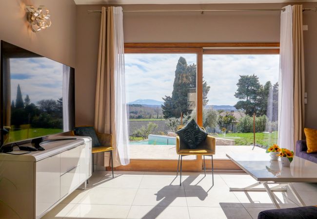 Villa à Colonzelle - La Villa avec jardin, piscine chauffée & vue Ventoux- Colonzelle Villa à Colonzelle - La Villa avec jardin, piscine chauffée & vue Ventoux- Colonzelle