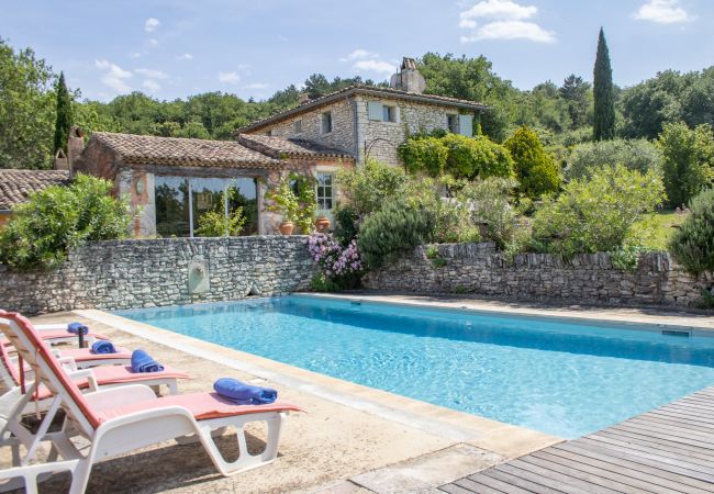  à Chantemerle-lès-Grignan - Maison de caractère en Drôme Provençale , piscine privée