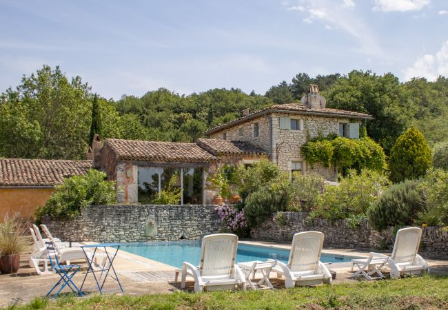Maison à Chantemerle-lès-Grignan - Maison de caractère en Drôme Provençale, piscine privée Maison à Chantemerle-lès-Grignan - Maison de caractère en Drôme Provençale, piscine privée