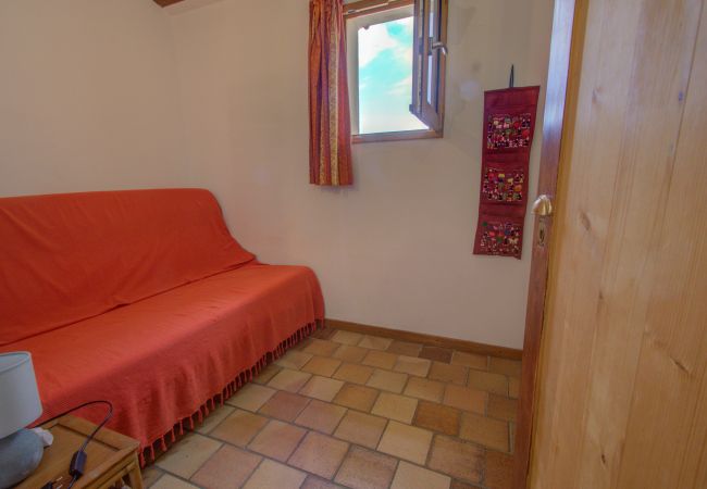 Maison à Mirabel-aux-Baronnies - Gîte Eden, aux Mirabelles, piscine commune Maison à Mirabel-aux-Baronnies - Gîte Eden, aux Mirabelles, piscine commune