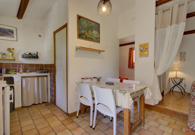 Maison à Mirabel-aux-Baronnies - Gîte Eden, aux Mirabelles, piscine commune Maison à Mirabel-aux-Baronnies - Gîte Eden, aux Mirabelles, piscine commune