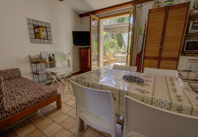 Maison à Mirabel-aux-Baronnies - Gîte Eden, aux Mirabelles, piscine commune Maison à Mirabel-aux-Baronnies - Gîte Eden, aux Mirabelles, piscine commune