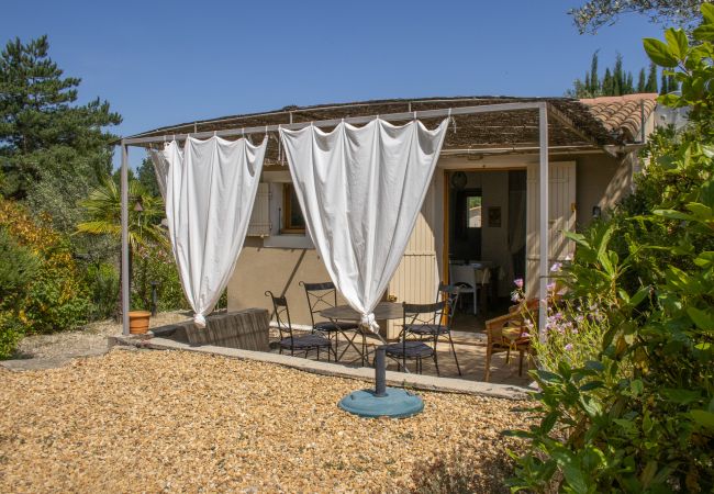 Maison à Mirabel-aux-Baronnies - Gîte Eden, aux Mirabelles, piscine commune Maison à Mirabel-aux-Baronnies - Gîte Eden, aux Mirabelles, piscine commune