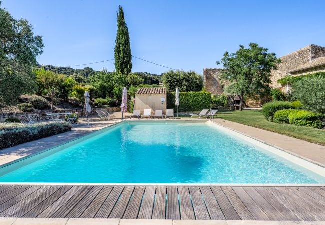 Maison à Saint-Restitut - les Marcellines, propriété de caractère avec piscine chauffée et vue  Maison à Saint-Restitut - les Marcellines, propriété de caractère avec piscine chauffée et vue