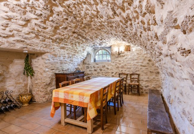 Maison à Saint-Restitut - les Marcellines, propriété de caractère avec piscine chauffée et vue  Maison à Saint-Restitut - les Marcellines, propriété de caractère avec piscine chauffée et vue