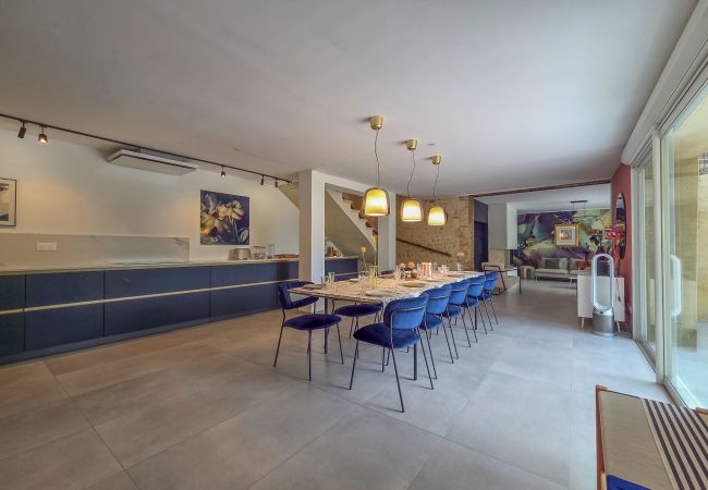 Maison mitoyenne à Tulette - Maison familiale, rénovée, avec piscine chauffée & jardin Maison mitoyenne à Tulette - Maison familiale, rénovée, avec piscine chauffée & jardin