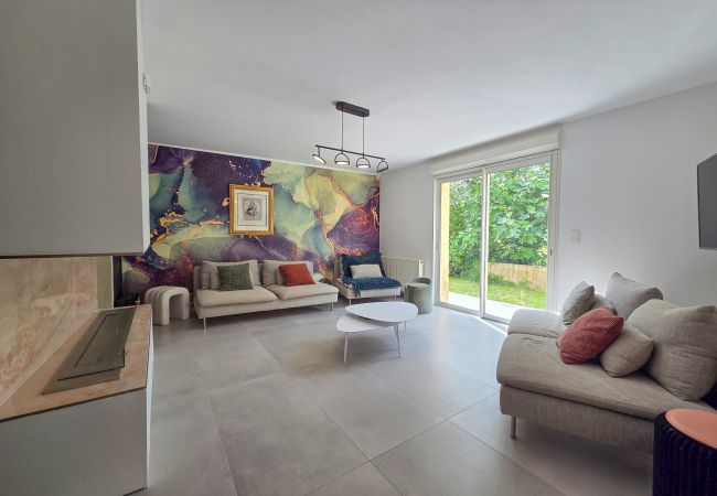 Maison mitoyenne à Tulette - Maison familiale, rénovée, avec piscine chauffée & jardin Maison mitoyenne à Tulette - Maison familiale, rénovée, avec piscine chauffée & jardin