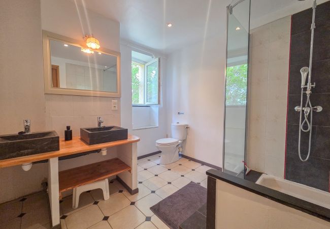 Maison mitoyenne à Tulette - Maison familiale, rénovée, avec piscine chauffée & jardin Maison mitoyenne à Tulette - Maison familiale, rénovée, avec piscine chauffée & jardin