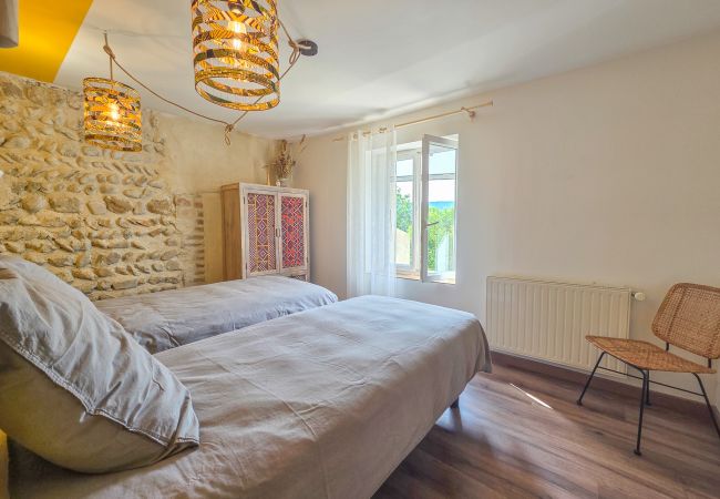 Maison mitoyenne à Tulette - Maison familiale, rénovée, avec piscine chauffée & jardin Maison mitoyenne à Tulette - Maison familiale, rénovée, avec piscine chauffée & jardin