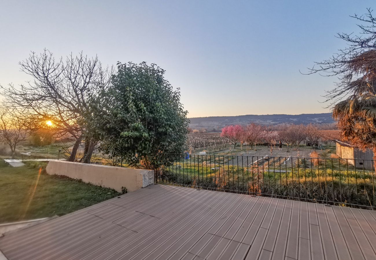 Maison mitoyenne à Tulette - La Maison de Laétitia, une piscine privée, un jardin 