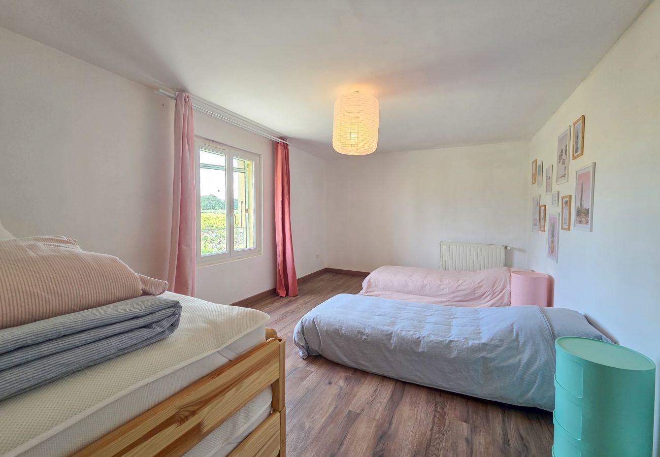 Maison mitoyenne à Tulette - Maison familiale, rénovée, avec piscine chauffée & jardin