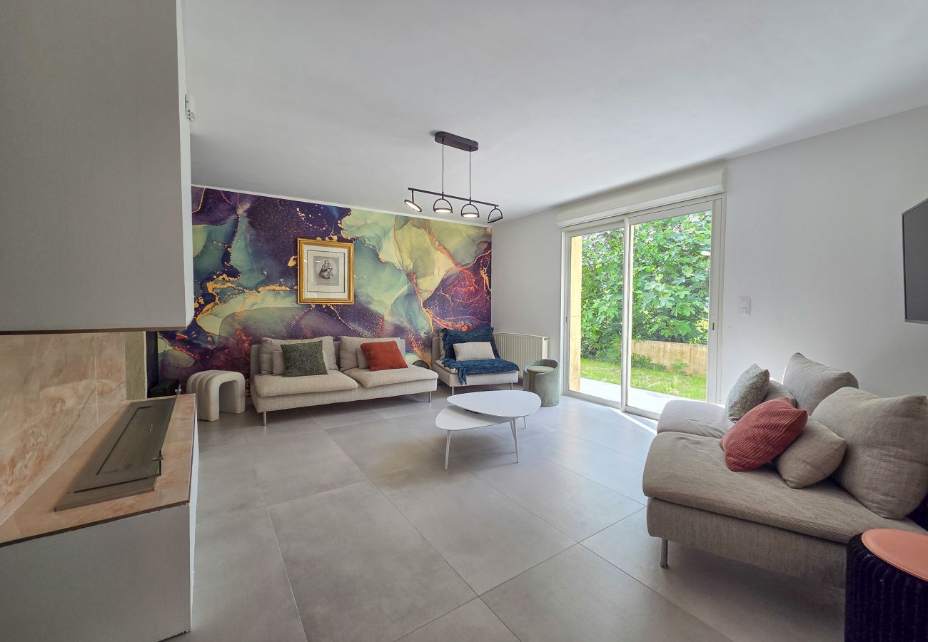 Maison mitoyenne à Tulette - Maison familiale, rénovée, avec piscine chauffée & jardin