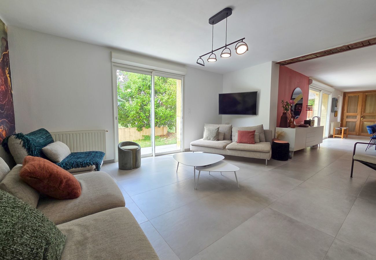 Maison mitoyenne à Tulette - Maison familiale, rénovée, avec piscine chauffée & jardin
