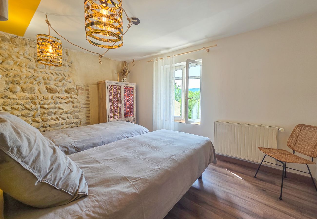 Maison mitoyenne à Tulette - Maison familiale, rénovée, avec piscine chauffée & jardin