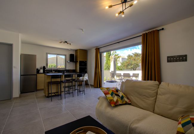 Villa à Suze-la-Rousse - Villa neuve avec piscine privée au coeur du village - 4 pers. Villa à Suze-la-Rousse - Villa neuve avec piscine privée au coeur du village - 4 pers.