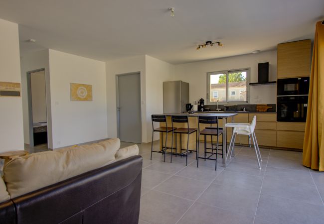 Villa à Suze-la-Rousse - Villa neuve avec piscine privée au coeur du village - 4 pers. Villa à Suze-la-Rousse - Villa neuve avec piscine privée au coeur du village - 4 pers.