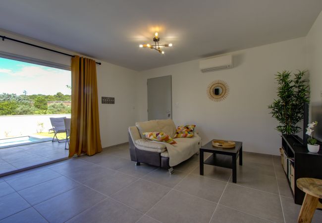 Villa à Suze-la-Rousse - Villa neuve avec piscine privée au coeur du village - 4 pers. Villa à Suze-la-Rousse - Villa neuve avec piscine privée au coeur du village - 4 pers.