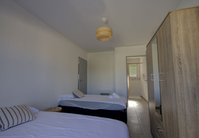 Villa à Suze-la-Rousse - Syrah Villa neuve avec piscine privée au coeur du village - 4 pers. Villa à Suze-la-Rousse - Syrah Villa neuve avec piscine privée au coeur du village - 4 pers.