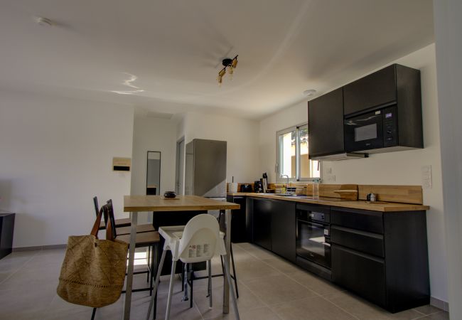 Villa à Suze-la-Rousse - Syrah Villa neuve avec piscine privée au coeur du village - 4 pers. Villa à Suze-la-Rousse - Syrah Villa neuve avec piscine privée au coeur du village - 4 pers.