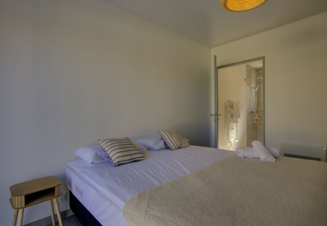 Villa à Suze-la-Rousse - Syrah Villa neuve avec piscine privée au coeur du village - 4 pers. Villa à Suze-la-Rousse - Syrah Villa neuve avec piscine privée au coeur du village - 4 pers.