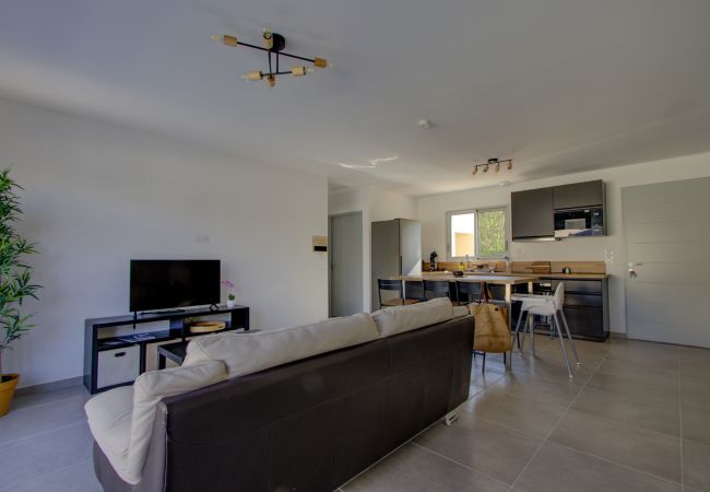 Villa à Suze-la-Rousse - Syrah Villa neuve avec piscine privée au coeur du village - 4 pers. Villa à Suze-la-Rousse - Syrah Villa neuve avec piscine privée au coeur du village - 4 pers.